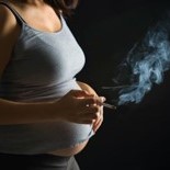 woman smoking while pregnant
